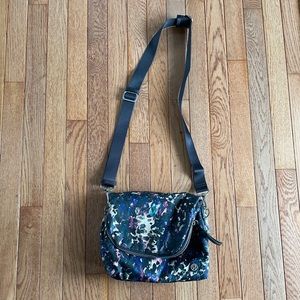 Lululemon festival bag multicolor